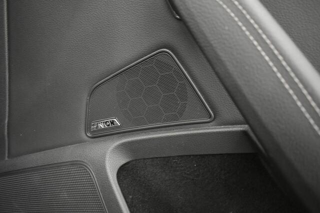 Skoda SUPERB Combi 1.4 TSI iV Business Edition Plus Cam Pano Trekh Virtual Elk Stoelen + Aklep Canton