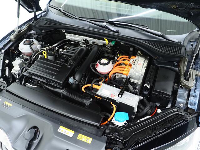 Skoda SUPERB Combi 1.4 TSI iV 218PK | Panoramadak | Trekhaak | Canton | 360 | Keyless | Adaptive Cruise | Carplay