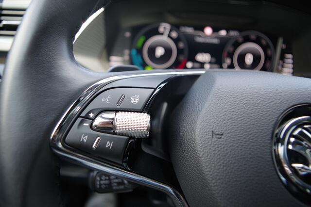 Skoda SUPERB Combi 1.4 TSI iV 218 PK Laurin & Klement PHEV, Leder, Panoramdak, 4 x Stoelverwarming, Camera
