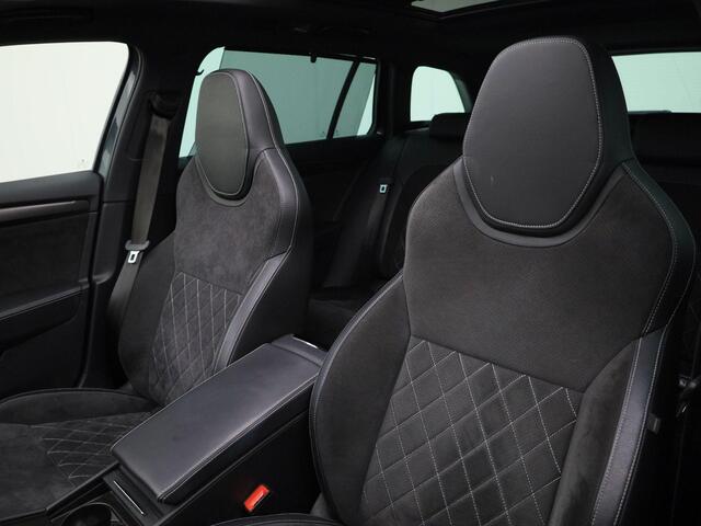 Skoda SUPERB Combi 1.4 TSIiV 160kW/218PK Sportline DSG · Panoramadak · Trekhaak · Elektrische stoelen · Stuurwiel verwarming ·