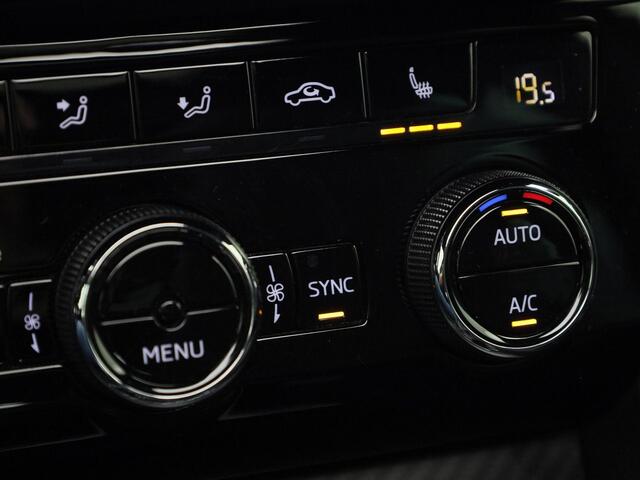 Skoda SUPERB Combi 1.4 TSIiV 160kW/218PK Sportline DSG · Panoramadak · Trekhaak · Elektrische stoelen · Stuurwiel verwarming ·
