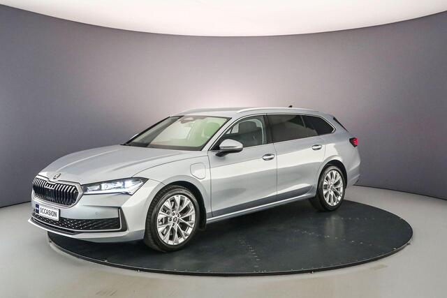 Skoda SUPERB Business Edition 1.5 TSI PHEV 204pk DSG Automaat Trekhaak, Adaptive cruise control, Verwarmde voorruit, Achteruitrijcamera, Elektrische achterklep, Navigatie