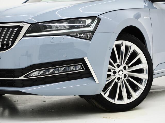 Skoda SUPERB Combi 1.4 TSI iV Laurin & Klement | Panoramadak | Trekhaak | Canton | Keyless | Adaptive Cruise | Carplay