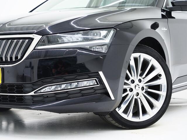 Skoda SUPERB Combi 1.4 TSI iV Laurin & Klement | Panoramadak | Trekhaak | Canton | Massage | Keyless | Adaptive Cruise