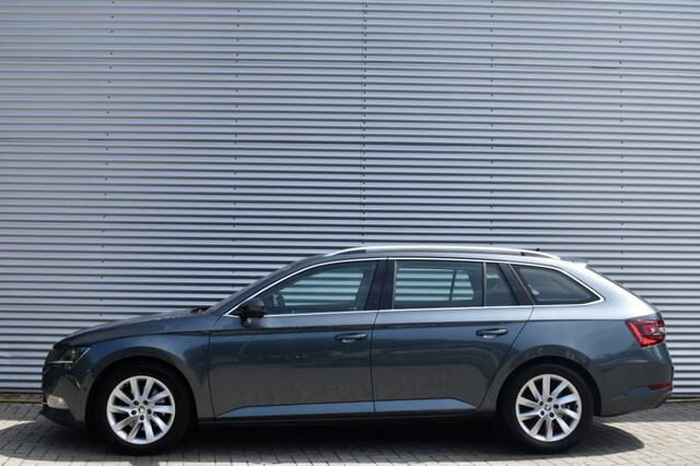 Skoda SUPERB COMBI 1.4 TSI DSG7 STYLE BUSINESS / P.DAK / EL. STOELEN / KEYLESS
