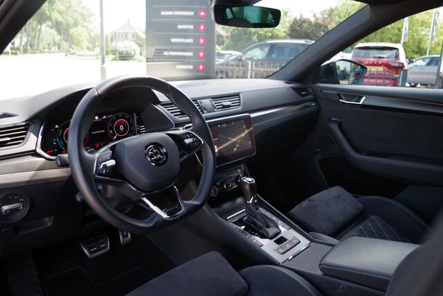 Skoda SUPERB Combi 1.4 TSI iV Sportline Business 218 PK PHEV, Panoramadak, Trekhaak, Winterpakket,
