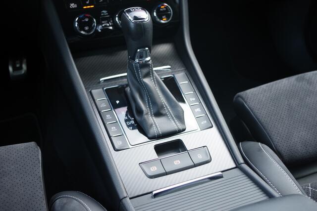 Skoda SUPERB Combi 1.4 TSI iV Sportline Business 218 PK PHEV, Panoramadak, Trekhaak, Winterpakket,
