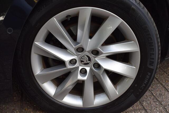 Skoda SUPERB Combi 1.4 TSI iV Business Pano / Leder / Memory / Adaptieve cruise / stoelverw / wegkl Trekhaak / 360 Camera / Etc