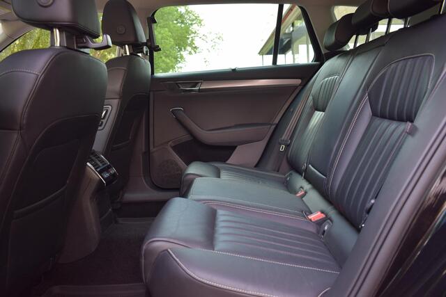Skoda SUPERB Combi 1.4 TSI iV Business Pano / Leder / Memory / Adaptieve cruise / stoelverw / wegkl Trekhaak / 360 Camera / Etc