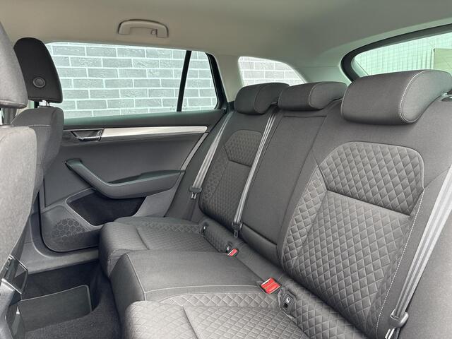Skoda SUPERB Combi 1.4 TSI iV Business Edition Plus | Trekhaak | Navigatie | Cruise Control | Climate Control | Parkeersensoren | Apple CarPlay en Android Auto