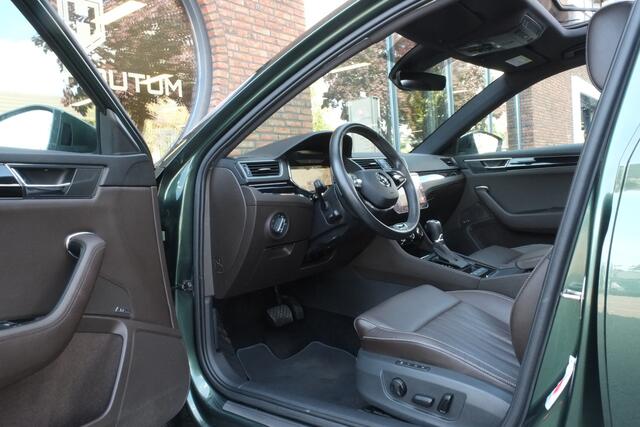 Skoda SUPERB Combi 1.4 TSI iV Laurin & Klement Panoramadak, Trekhaak, 360° Camera, ACC
