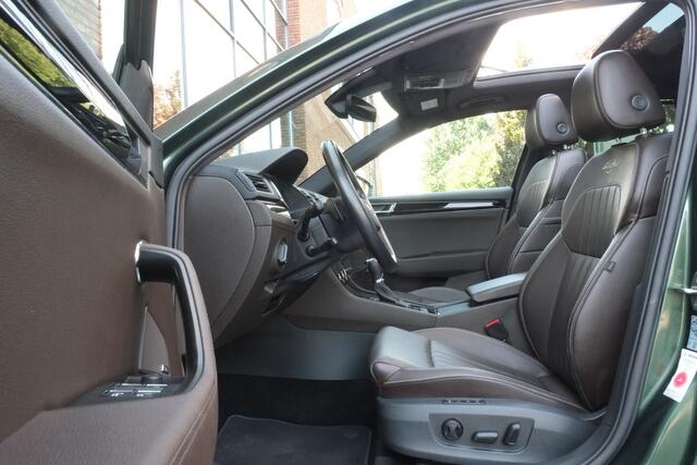 Skoda SUPERB Combi 1.4 TSI iV Laurin & Klement Panoramadak, Trekhaak, 360° Camera, ACC