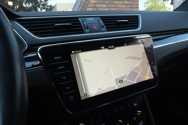 Skoda SUPERB Combi 1.4 TSI iV Laurin & Klement Panoramadak, Trekhaak, 360° Camera, ACC