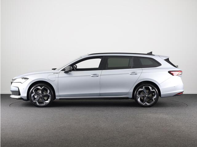 Skoda SUPERB Combi Sportline Business PHEV 1.5 TSI 204 pk 6 versn. DSG | Dynamic chassis control| Panoramadak | Lichtmetalen velgen 19 inch | Travel assist plus | Canton soundsystem