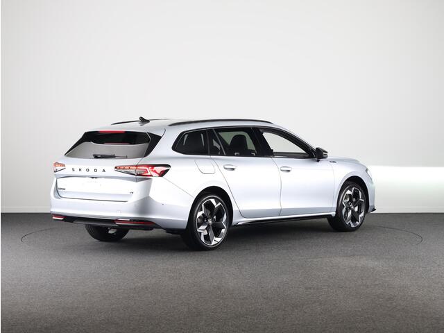 Skoda SUPERB Combi Sportline Business PHEV 1.5 TSI 204 pk 6 versn. DSG | Dynamic chassis control| Panoramadak | Lichtmetalen velgen 19 inch | Travel assist plus | Canton soundsystem