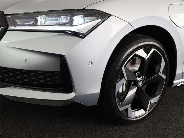 Skoda SUPERB Combi Sportline Business PHEV 1.5 TSI 204 pk 6 versn. DSG | Dynamic chassis control| Panoramadak | Lichtmetalen velgen 19 inch | Travel assist plus | Canton soundsystem