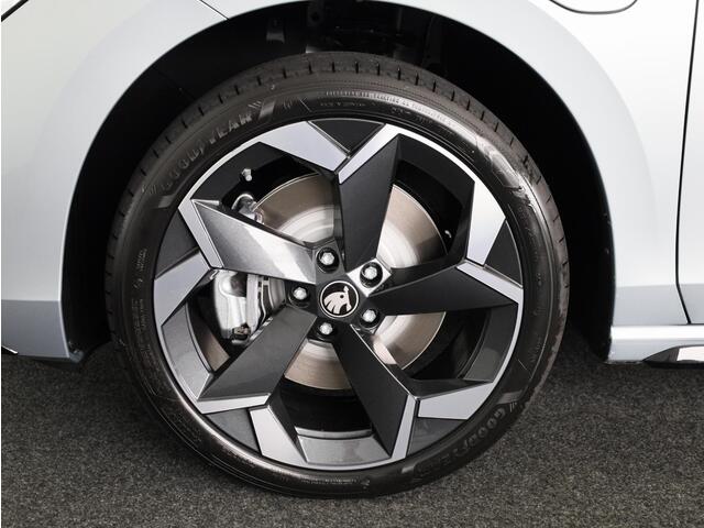 Skoda SUPERB Combi Sportline Business PHEV 1.5 TSI 204 pk 6 versn. DSG | Dynamic chassis control| Panoramadak | Lichtmetalen velgen 19 inch | Travel assist plus | Canton soundsystem