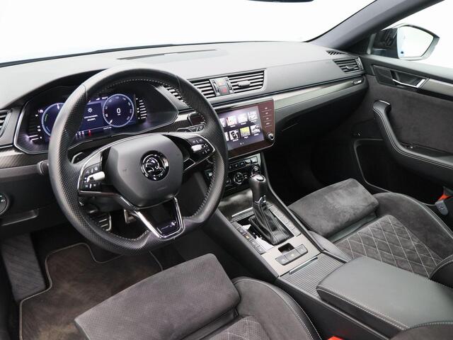 Skoda SUPERB Combi 1.4 TSI iV 218 Pk Automaat Sportline Business | Trekhaak | Full LED | Canton Audio | Carplay | Camera | Parkeersensoren | Navigatiesysteem | Stoel Verwarming | Elektrische Achterklep | 19 Inch | 43.469 Km