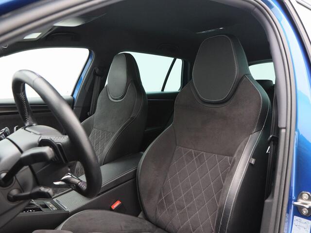 Skoda SUPERB Combi 1.4 TSI iV 218 Pk Automaat Sportline Business | Trekhaak | Full LED | Canton Audio | Carplay | Camera | Parkeersensoren | Navigatiesysteem | Stoel Verwarming | Elektrische Achterklep | 19 Inch | 43.469 Km