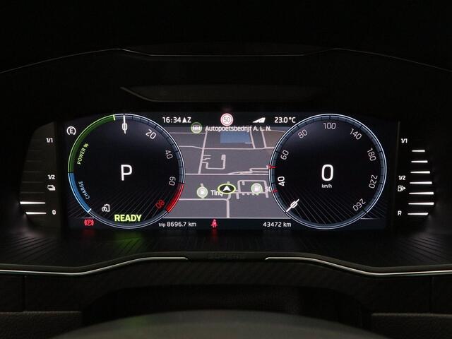 Skoda SUPERB Combi 1.4 TSI iV 218 Pk Automaat Sportline Business | Trekhaak | Full LED | Canton Audio | Carplay | Camera | Parkeersensoren | Navigatiesysteem | Stoel Verwarming | Elektrische Achterklep | 19 Inch | 43.469 Km