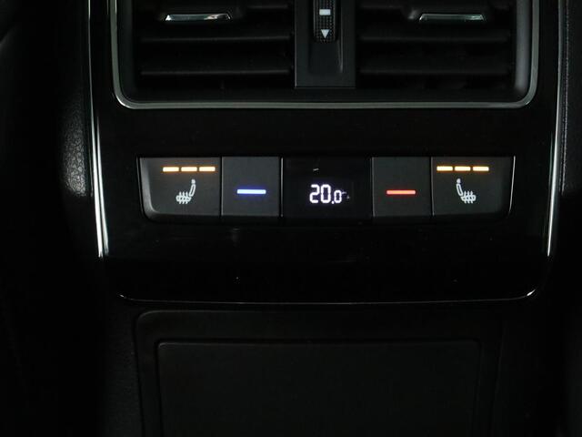 Skoda SUPERB 1.4 TSI iV Laurin & Klement | Panoramadak | Stoelventilatie | Trekhaak | Leder | Adaptive cruise | Virtual Cockpit | 360 Camera | Carplay | Full LED | Navigatie | Achterbankverwarming