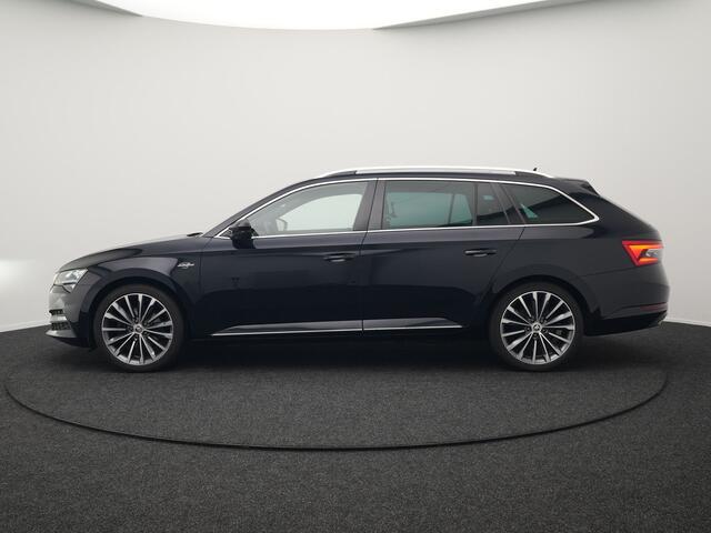 Skoda SUPERB Combi 1.4 TSI iV Lauren & Klement Plug In Hybrid 218pk Dealer O.H PHEV | Panodak | Adaptive Cruise | Camera | Lederen Sportstoelen Memory & Ventilatie | Crystal LED | Apple Carplay | Lane Assist | Stoelverwarming | Navigatie | DAB |