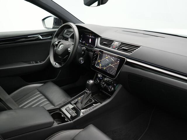 Skoda SUPERB Combi 1.4 TSI iV Lauren & Klement Plug In Hybrid 218pk Dealer O.H PHEV | Panodak | Adaptive Cruise | Camera | Lederen Sportstoelen Memory & Ventilatie | Crystal LED | Apple Carplay | Lane Assist | Stoelverwarming | Navigatie | DAB |
