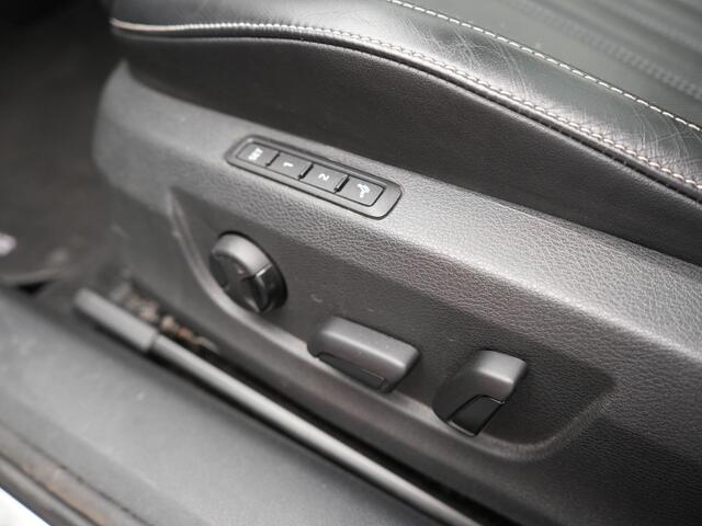 Skoda SUPERB Combi 1.4 TSI iV Lauren & Klement Plug In Hybrid 218pk Dealer O.H PHEV | Panodak | Adaptive Cruise | Camera | Lederen Sportstoelen Memory & Ventilatie | Crystal LED | Apple Carplay | Lane Assist | Stoelverwarming | Navigatie | DAB |