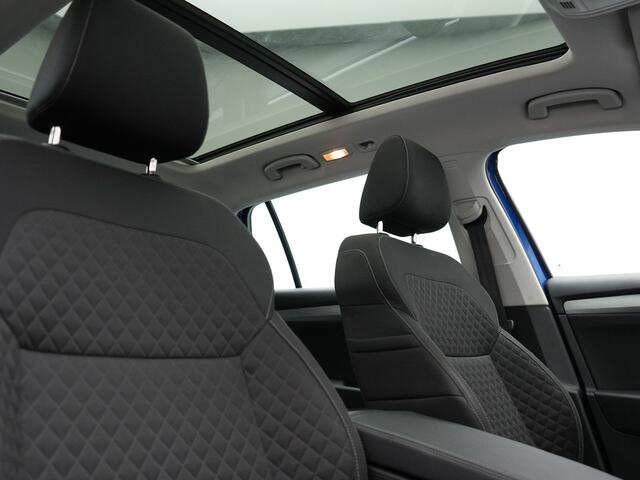Skoda SUPERB Combi 1.4 TSI iV Business Edition Plus Plug In Hybrid 218pk Dealer O.H PHEV | Trekhaak Af Fabriek | Panodak | Cruise Control | Camera | Sportstoelen Verwarmd | Crystal LED | Apple Carplay | Navigatie | DAB |