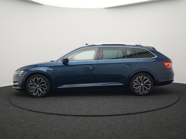 Skoda SUPERB Combi TSI iV Lauren & Klement Plug In Hybrid 218pk Dealer O.H PHEV | Panodak | Adaptive Cruise | 360 Camera | Lederen Sportstoelen Memory & Ventilatie | Lane assist | Navigatie | Apple Carplay | Virtual | Sfeerverlichting | Park Assist | DAB |