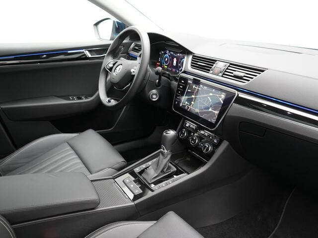 Skoda SUPERB Combi TSI iV Lauren & Klement Plug In Hybrid 218pk Dealer O.H PHEV | Panodak | Adaptive Cruise | 360 Camera | Lederen Sportstoelen Memory & Ventilatie | Lane assist | Navigatie | Apple Carplay | Virtual | Sfeerverlichting | Park Assist | DAB |