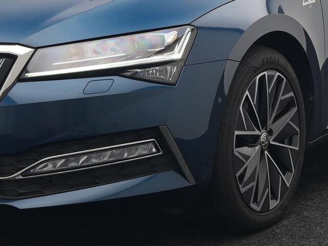 Skoda SUPERB Combi TSI iV Lauren & Klement Plug In Hybrid 218pk Dealer O.H PHEV | Panodak | Adaptive Cruise | 360 Camera | Lederen Sportstoelen Memory & Ventilatie | Lane assist | Navigatie | Apple Carplay | Virtual | Sfeerverlichting | Park Assist | DAB |