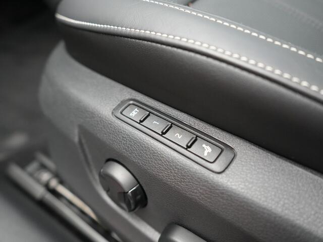 Skoda SUPERB Combi TSI iV Lauren & Klement Plug In Hybrid 218pk Dealer O.H PHEV | Panodak | Adaptive Cruise | 360 Camera | Lederen Sportstoelen Memory & Ventilatie | Lane assist | Navigatie | Apple Carplay | Virtual | Sfeerverlichting | Park Assist | DAB |