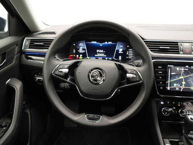 Skoda SUPERB Combi TSI iV Lauren & Klement Plug In Hybrid 218pk Dealer O.H PHEV | Panodak | Adaptive Cruise | 360 Camera | Lederen Sportstoelen Memory & Ventilatie | Lane assist | Navigatie | Apple Carplay | Virtual | Sfeerverlichting | Park Assist | DAB |