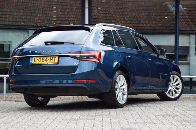 Skoda SUPERB Combi 1.4 TSI iV 160PK Business Edition Plus PHEV DSG Automaat | Org. NL | BOVAG Garantie | Trekhaak | Virtual dashboard | Apple Carplay/Android Auto | Elektrische Voorstoelen met geheugen | Verwarmde Voorruit + Stoelen |