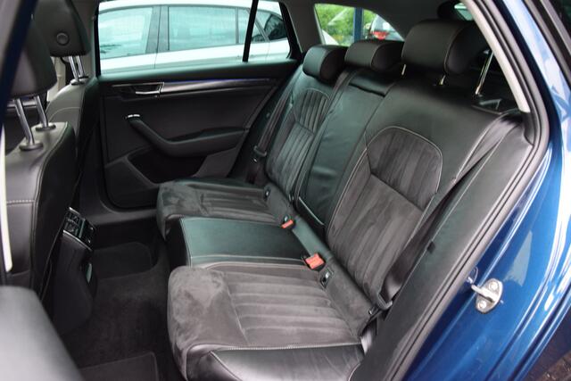 Skoda SUPERB Combi 1.4 TSI iV 160PK Business Edition Plus PHEV DSG Automaat | Org. NL | BOVAG Garantie | Trekhaak | Virtual dashboard | Apple Carplay/Android Auto | Elektrische Voorstoelen met geheugen | Verwarmde Voorruit + Stoelen |