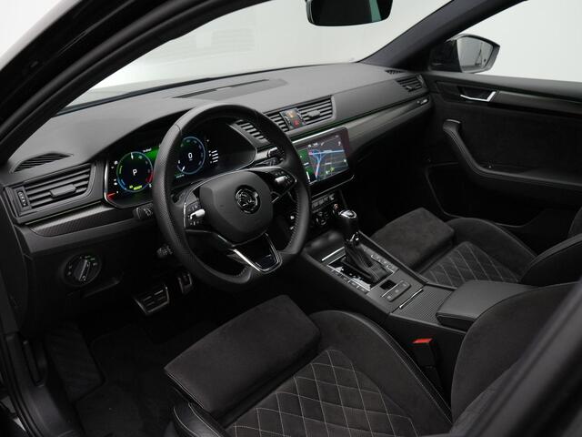 Skoda SUPERB Combi 1.4 TSI iV 218 pk DSG Sportline Business | Panoramadak | Trekhaak | Geheugenstoelen | Navigatie Columbus | Adaptief onderstel