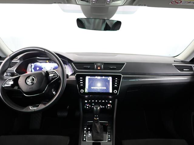 Skoda SUPERB Combi 1.4 TSI iV Business Edition Plus 218 pk Automaat (DSG) | Verlengde garantie | Navigatie | Parkeersensoren | Achteruitrijcamera | Elektr. voorstoelen met geheugen | Stoelverwarming v/a |