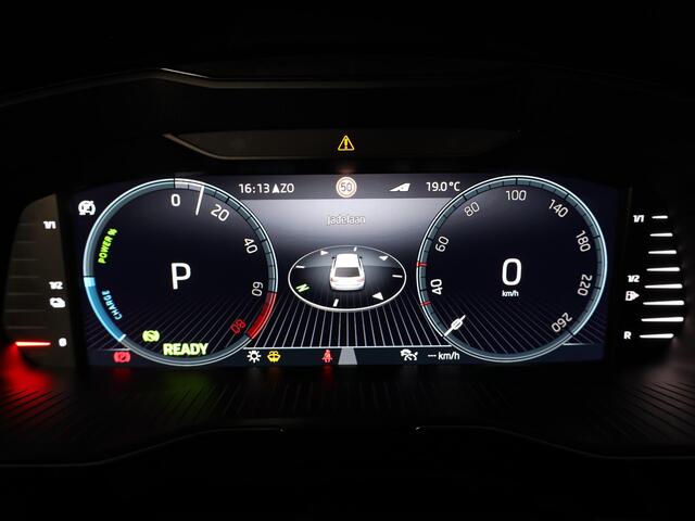 Skoda SUPERB Combi 1.4 TSI iV Business Edition Plus 218 pk Automaat (DSG) | Verlengde garantie | Navigatie | Parkeersensoren | Achteruitrijcamera | Elektr. voorstoelen met geheugen | Stoelverwarming v/a |