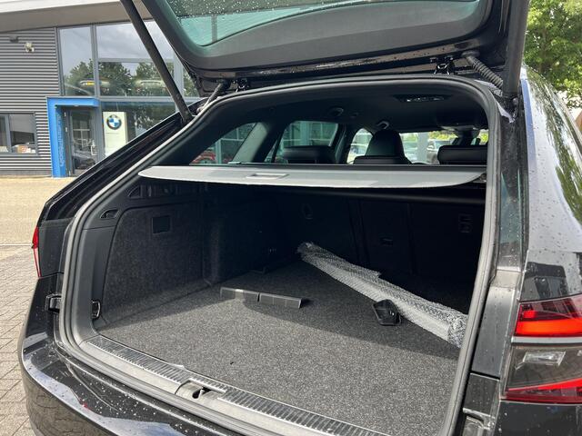 Skoda SUPERB Combi 1.4 TSI iV Sportline Business PHEV | PLUG-IN HYBRIDE | ADD CRUISE | STOEL/ STUURVERWARMING | ELEK. TREKHAAK | 360 CAMERA| ACHTERBANK VERWARMD| TREKHAAK | BOM VOL OPTIES | RIJKLAAR GELEVERD MET 12 MND BOVAG GARANTIE |
