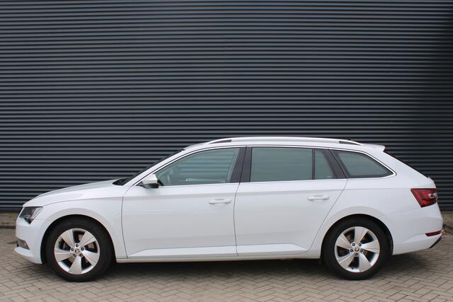 Skoda SUPERB Combi 1.4 TSI Ambition Business Trekhaak Navigatie CarPlay
