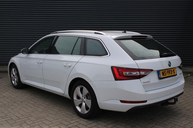 Skoda SUPERB Combi 1.4 TSI Ambition Business Trekhaak Navigatie CarPlay