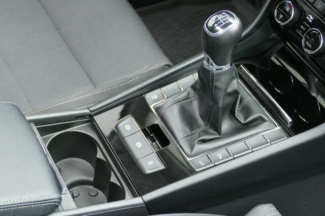 Skoda SUPERB Combi 1.4 150pk TSI ACT Ambition Business. Panodak, Navi, Adaptief Cruise, Led, Haak 1600kg