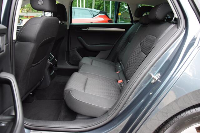 Skoda SUPERB Combi 1.5 TSI 150PK ACT Business Edition DSG Automaat | Org. NL | BOVAG Garantie | Trekhaak | Apple Carplay/Android Auto | Full LED | PDC Achter | Cruise&Climate Control |