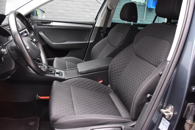 Skoda SUPERB Combi 1.5 TSI 150PK ACT Business Edition DSG Automaat | Org. NL | BOVAG Garantie | Trekhaak | Apple Carplay/Android Auto | Full LED | PDC Achter | Cruise&Climate Control |