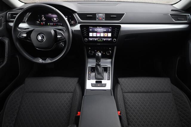 Skoda SUPERB Combi 1.4 TSI iV Ambition 218PK / 160kW Achteruitrijcamera, Apple Carplay & Android Auto, verwarmbare voorstoelen + stuurwiel, dynamische onderstelregeling (DCC), elektrisch bedienbare achterklep, wegklapbare trekhaak, full map navigatie, parkeersensoren