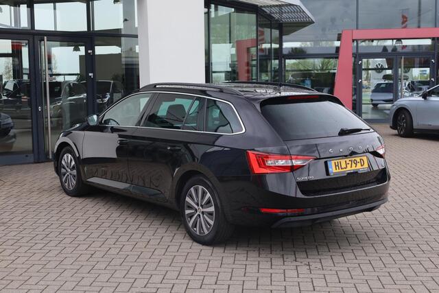 Skoda SUPERB Combi 1.4 TSI iV Ambition 218PK / 160kW Achteruitrijcamera, Apple Carplay & Android Auto, verwarmbare voorstoelen + stuurwiel, dynamische onderstelregeling (DCC), elektrisch bedienbare achterklep, wegklapbare trekhaak, full map navigatie, parkeersensoren