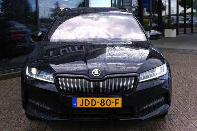 Skoda SUPERB Combi 1.4 TSI iV Sportline BNS 218 PK PHEV, Panoramadak, Trekhaak, DCC, 360 Camera, Canton Sound, 4 x Stoelverwarming