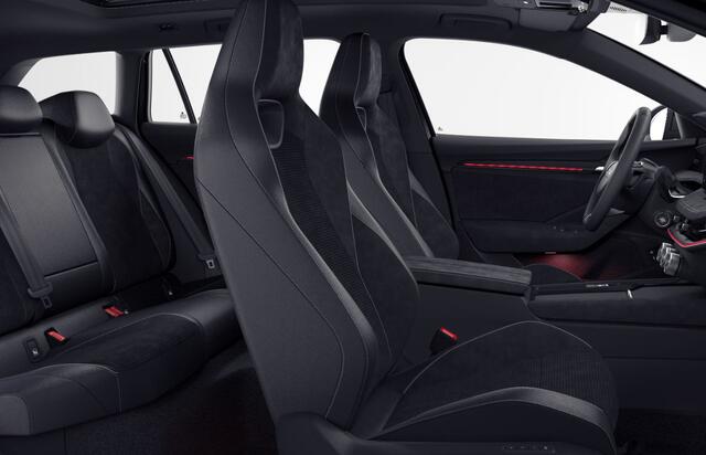 Skoda SUPERB Combi 1.5 TSI PHEV Sportline Business / 19" LM velgen Torcular / Trekhaak / Panoramadak / Dynamic Chassis Control Pakket / ¤2000 inruilpremie