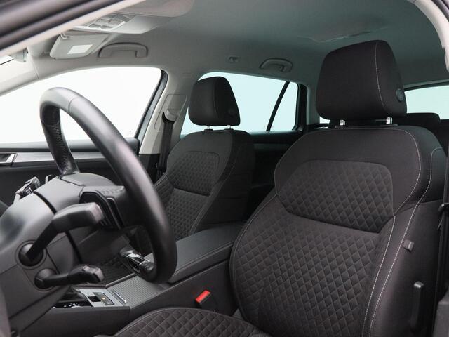 Skoda SUPERB Combi 1.4 TSI 218 Pk iV Business Edition Plus | Adaptive Cruise | Carplay | Sensoren | Stoel Verwarming | Climate Control | 17 Inch | 95.827 Km!!